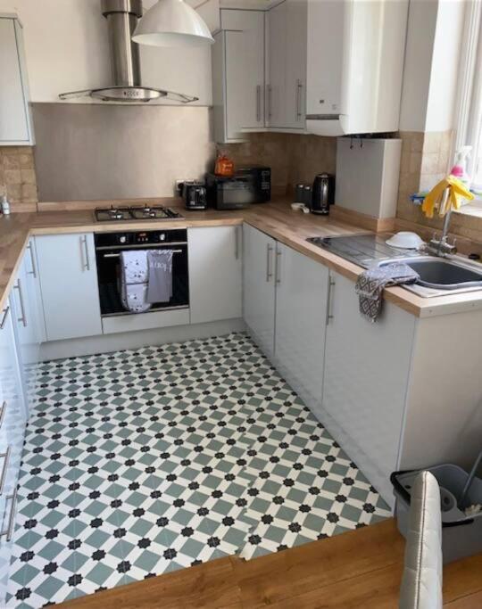 3 Double Bedroomed Flat, Acton. London, Uk Exteriér fotografie