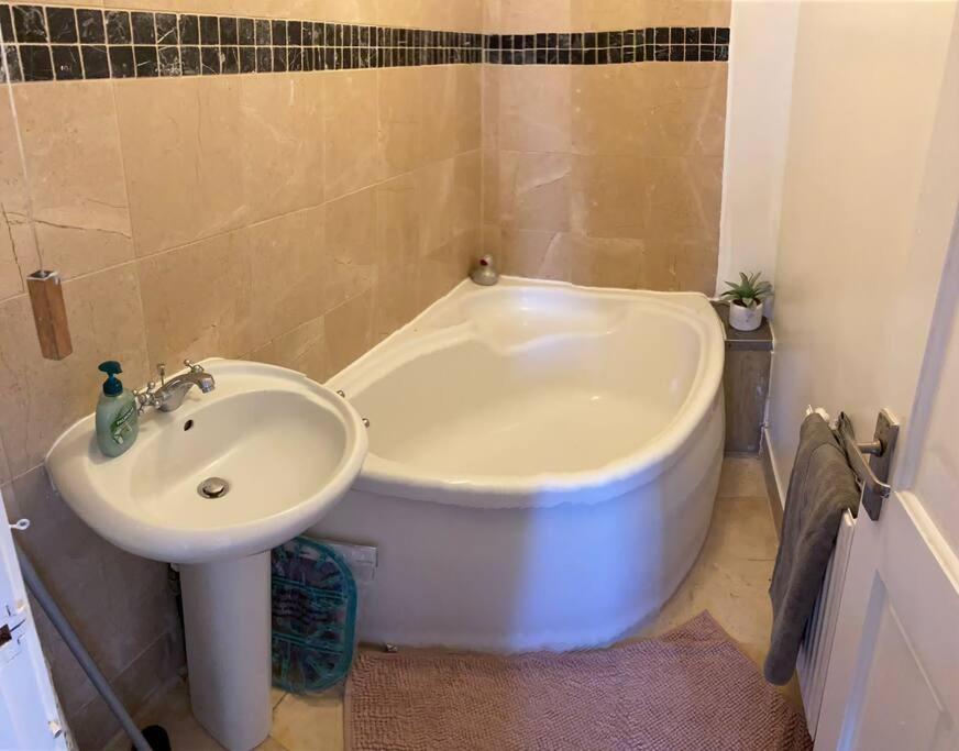 3 Double Bedroomed Flat, Acton. London, Uk Exteriér fotografie